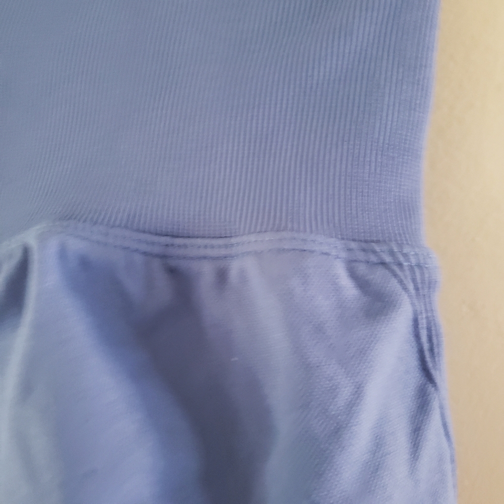 SEAMLESS NWOT Butt Enhancing High Rise Short - Ribbed Sides/Waist - Blue S - Picture 5 of 8